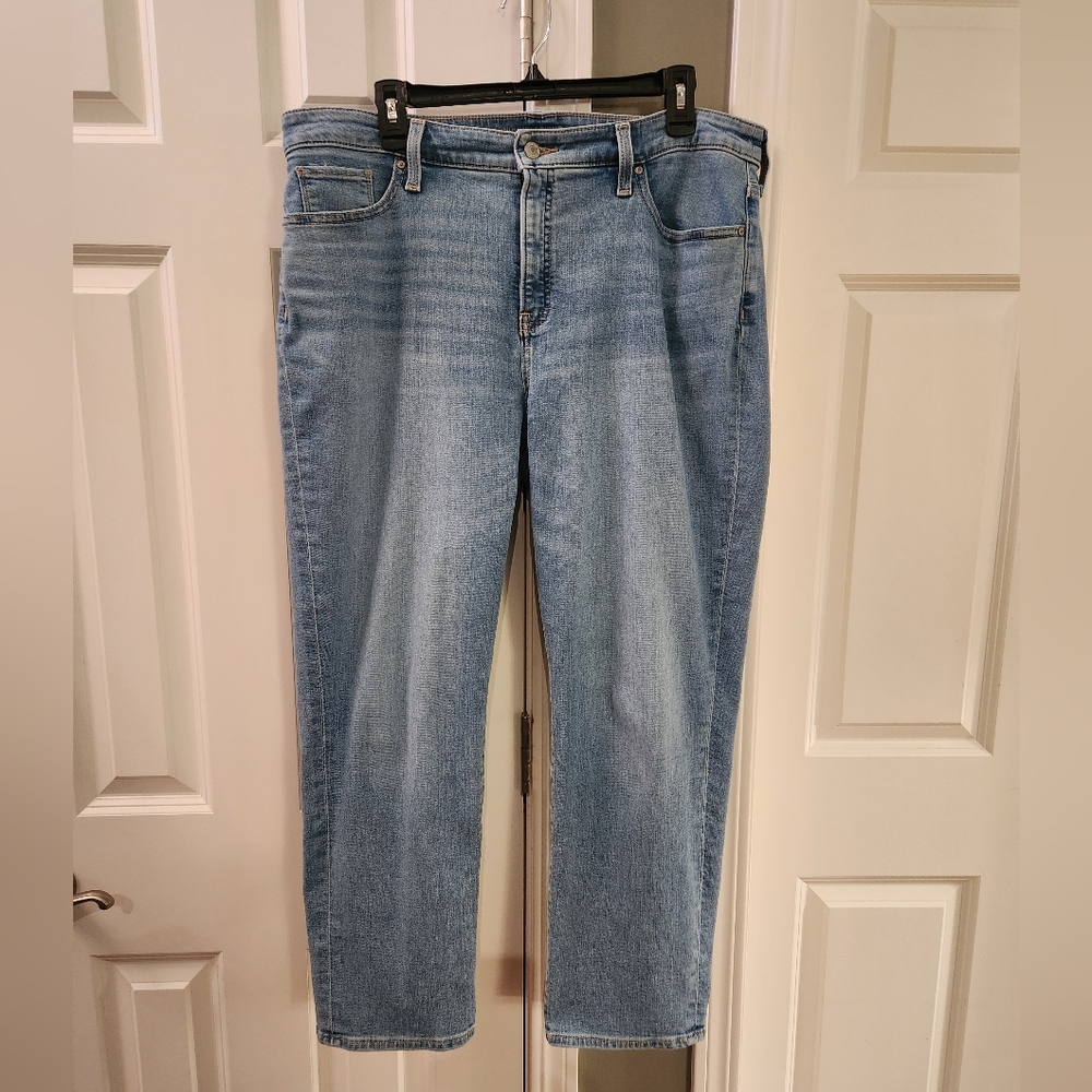 Chico's Light Wash Straight Leg Jeans
